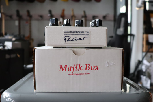 Majik Box Paul Gilbert Fuzz Universe Custom - FU-2C (käytetty