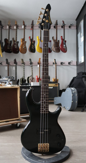 Aria RSB DeLuxe 1984 - Black/Gold sähköbasso + gig bag (käytetty)