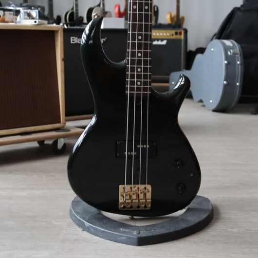 Aria RSB DeLuxe 1984 - Black/Gold sähköbasso + gig bag (käytetty)