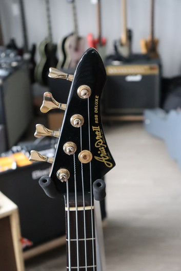 Aria RSB DeLuxe 1984 - Black/Gold sähköbasso + gig bag (käytetty)