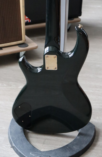 Aria RSB DeLuxe 1984 - Black/Gold sähköbasso + gig bag (käytetty)