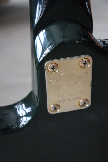 Aria RSB DeLuxe 1984 - Black/Gold sähköbasso + gig bag (käytetty)