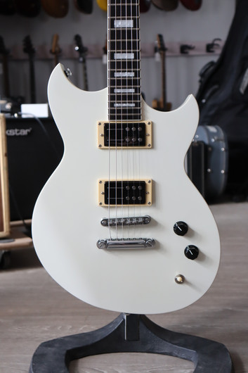 Reverend Robin Finck Signature + kova laukku (käytetty)