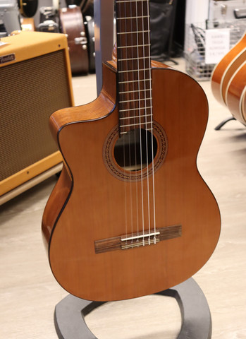 Cordoba C5 CE Iberia Vasenkätinen akustinen kitara (käytetty)