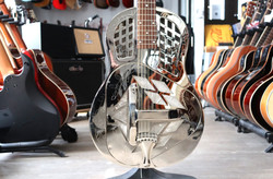 Johnson JM-999/2 Tricone Engraved Resonator (käytetty)