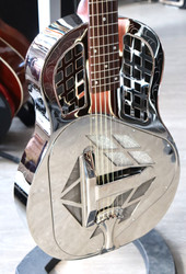 Johnson JM-999/2 Tricone Engraved Resonator (käytetty)