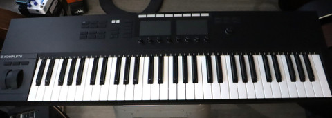 Native Instruments Komplete Kontrol S61 MKII MIDI (used)
