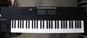 Native Instruments Komplete Kontrol S61 MKII MIDI (käytetty)