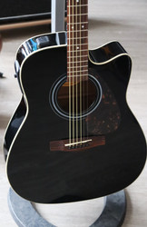 Yamaha FX-370C BL -elektroakustinen kitara (käytetty)