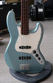 Fender Jazz Bass Mexico 2001 nauhaton + gig bag (käytetty)