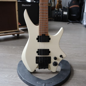 Hils Next HN4 Ivory sähkökitara + gig bag (käytetty)