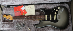 Fender Am Pro II Strat RW Mercury 2022 sähkökitara (käytetty)