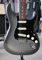 Fender Am Pro II Strat RW Mercury 2022 sähkökitara (käytetty)