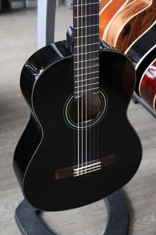 Yamaha C-40 -akustinen kitara + kuljetuspussi (käytetty)