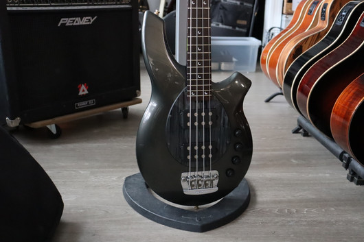 Music Man Bongo 4 HH Graphite Pearl sähköbasso (käytetty)
