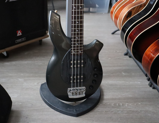 Music Man Bongo 4 HH Graphite Pearl sähköbasso (käytetty)