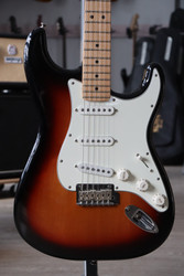 Fender Player Stratocaster MN 3-Tone Sunburst 2022 (käytetty)