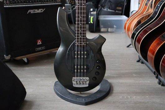Music Man Bongo 4 HH Graphite Pearl sähköbasso (käytetty)