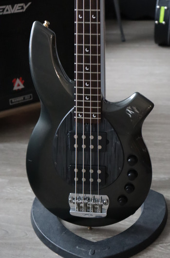 Music Man Bongo 4 HH Graphite Pearl sähköbasso (käytetty)