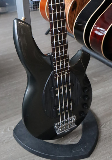 Music Man Bongo 4 HH Graphite Pearl sähköbasso (käytetty)