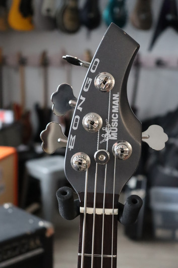 Music Man Bongo 4 HH Graphite Pearl sähköbasso (käytetty)