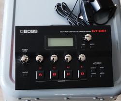 BOSS GT-001 multiefekti+virtalähde  (käytetty)