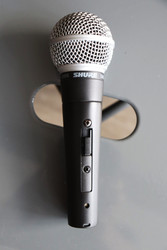 Shure SM58 S laulumikrofoni kytkimellä (käytetty)