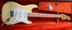 Fender Stratocaster 1973 Olympic White + kova laukku (käytetty)