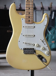 Fender Stratocaster 1973 Olympic White + kova laukku (käytetty)