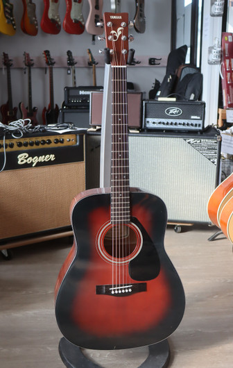 Yamaha FG 412 VS teräskielinen akustinen kitara (käytetty)