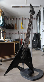 ESP LTD Arrow-1007B Evertune Black 2024 (käytetty)
