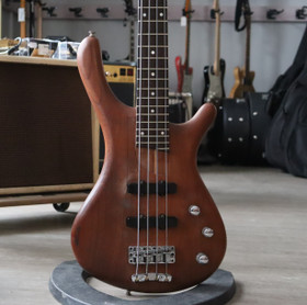Mayones BE4 Bass sähköbasso (käytetty)