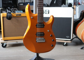  Music Man John Petrucci JP6 Piezo Desert Gold +kova laukku (käytetty)
