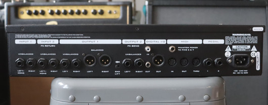 Fractal Audio Axe-FX Standard etuvahvistin ja prosessori (käytetty)