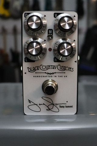 Black Country Customs Tony Iommi Boost Pedaali (käytetty)