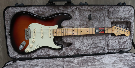 Fender American Pro Stratocaster MN 3TS 2019 (käytetty)