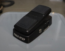 Mooer Free Step Wah / Volume -pedaali (käytetty)