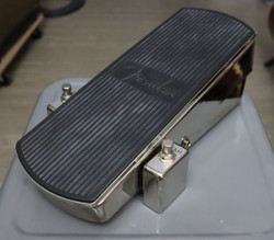 Fender Fuzz-Wah PR 739 -efektipedaali (käytetty)