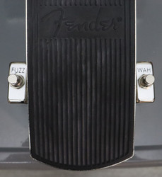 Fender Fuzz-Wah PR 739 -efektipedaali (käytetty)