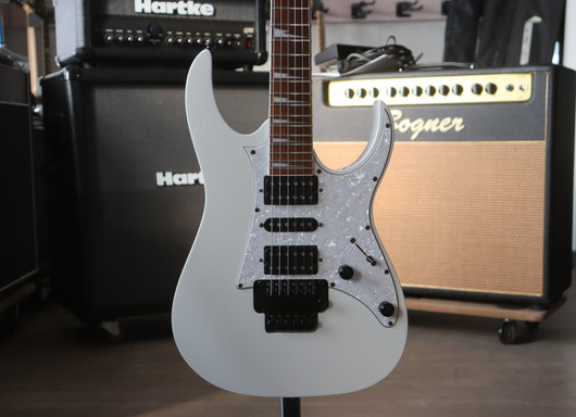 IBANEZ RG350DXZ WH 2018 sähkökitara (käytetty)