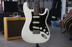 Fender American Performer Stratocaster 2019 + kova laukku (käytetty)