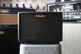 Roland AC-33 vahvistin akustiselle kitaralle (käytetty)