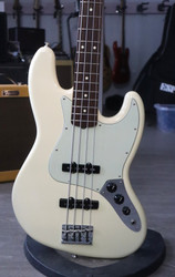 Fender American Professional Jazz Bass Olympic White 2017 (käytetty)