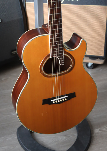 Ibanez Ragtime R400 Vintage teräskielinen akustinen + kova laukku