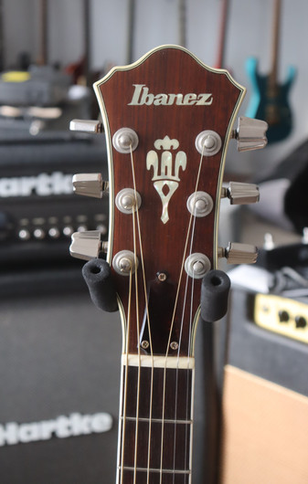 Ibanez Ragtime R400 Vintage teräskielinen akustinen + kova laukku