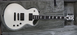 ESP E-II Eclipse Snow White Satin 2025 sähkökitara + case (käytetty)