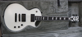 ESP E-II Eclipse Snow White Satin 2025 sähkökitara + case (käytetty)