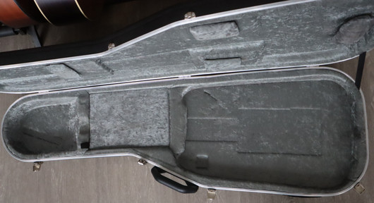 Kova laukku Hiscox sähköbassolle (käytetty)