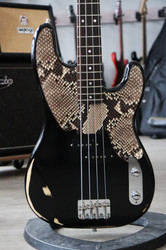 Finnish Guitar Works Matti Nevalainen Snaker Precision Bass(käytetty) 