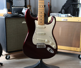Fender American Standard Stratocaster 2015 Bordeaux Metallic (käytetty)